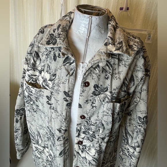 Eddie Bauer Tops - Eddie Bauer Black and White cream Floral Button Down corduroy Shirt jacket